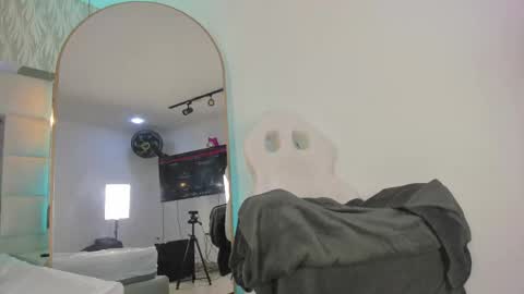 DAHLIA online show from September 14, 2025, 1:32 pm