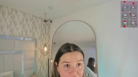 DAHLIA online show from September 18, 2025, 8:44 pm