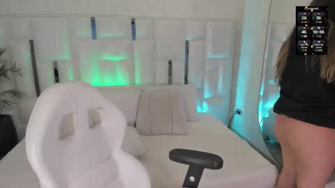 DAHLIA online show from October 10, 2025, 8:41 pm