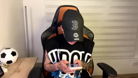 Laia online show from December 30, 2024, 8:32 am