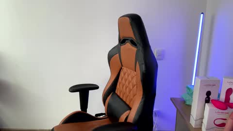 Laia online show from February 15, 2025, 1:16 pm