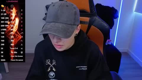 Laia online show from November 2, 2025, 9:17 pm