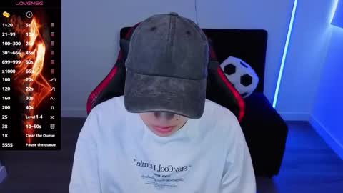 Laia online show from November 5, 2025, 9:48 pm