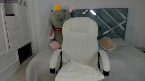 Snapshot of im_miila chatting on September 15, 2025, 7:47 pm Mila online show from September 15, 2025, 7:47 pm