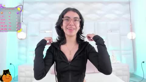 Moly  online show from October 12, 2025, 6:51 pm