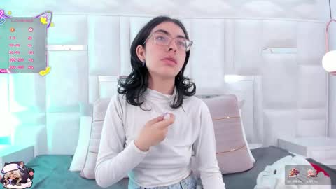 Moly  online show from November 23, 2025, 1:33 pm