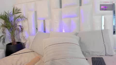 Nika online show from November 21, 2025, 1:43 pm