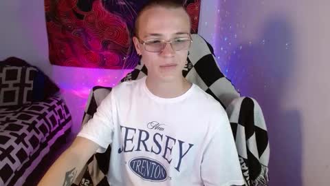 Oliver P online show from November 9, 2025, 11:36 pm