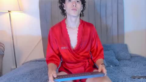 Perseo - Help me with 50 thumbs up online show from December 20, 2025, 8:05 pm