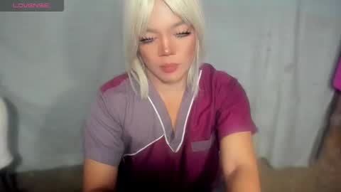 ella may online show from October 9, 2025, 12:03 pm