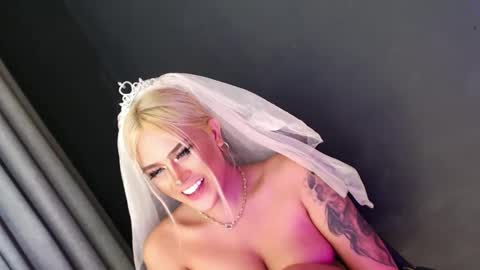 Candy Moore online show from December 5, 2024, 1:14 am