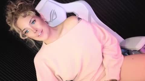 Candy Moore online show from March 29, 2026, 3:45 pm