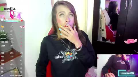 Lisa Hyga online show from November 16, 2025, 10:04 pm