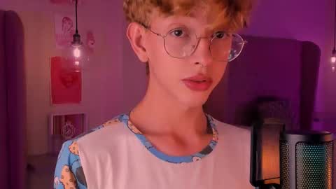 Snapshot of imdamiano chatting on October 17, 2025, 9:28 pm Damiano online show from October 17, 2025, 9:28 pm