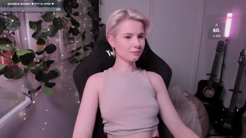 Snapshot of imnotmia chatting on February 4, 2025, 1:06 pm Mia online show from February 4, 2025, 1:06 pm