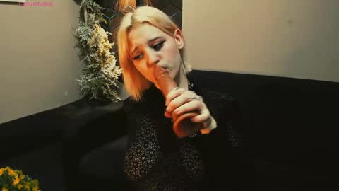Snapshot of imnysha chatting on April 9, 2026, 10:37 pm ImNysha online show from April 9, 2026, 10:37 pm