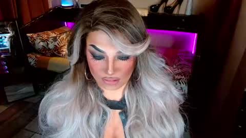 QUEEN MADI  online show from June 25, 2026, 10:14 pm