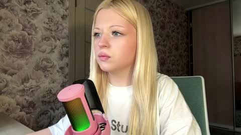 Lola online show from April 24, 2026, 11:34 am