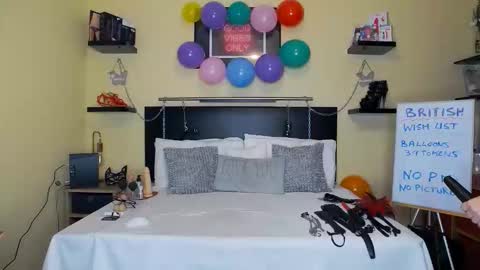 inannalove online show from October 25, 2025, 9:50 am