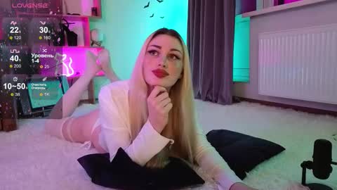  Dina  Help me reach 100 likes  online show from November 27, 2025, 8:33 pm