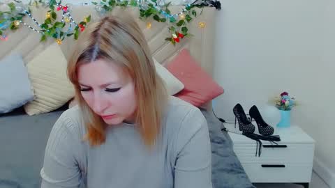 Snapshot of incredible_ariela chatting on March 6, 2026, 11:17 am incredible_ariela online show from March 6, 2026, 11:17 am