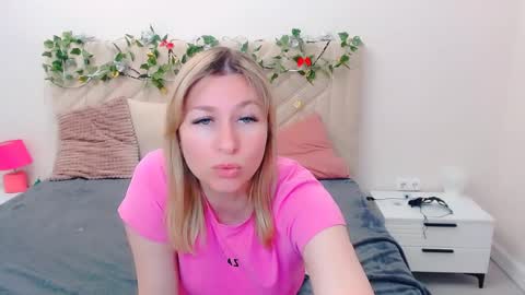 Snapshot of incredible_ariela chatting on May 13, 2026, 11:18 am incredible_ariela online show from May 13, 2026, 11:18 am
