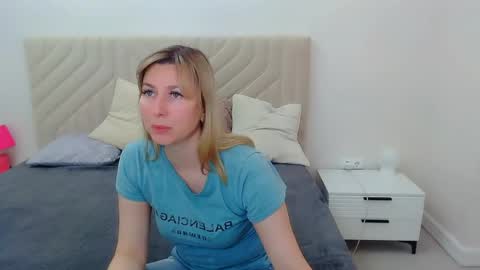 Snapshot of incredible_ariela chatting on May 24, 2026, 12:10 pm incredible_ariela online show from May 24, 2026, 12:10 pm