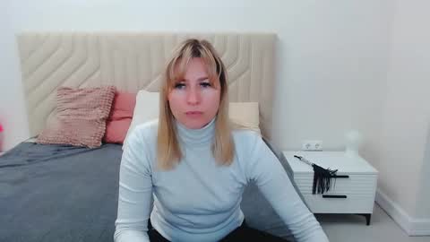 Snapshot of incredible_ariela chatting on May 31, 2026, 10:33 am incredible_ariela online show from May 31, 2026, 10:33 am