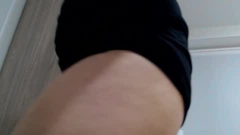 Della online show from October 16, 2025, 5:03 pm