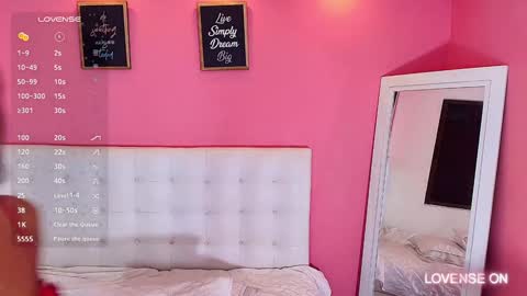 LITTLE AINHOA  online show from December 5, 2024, 7:38 pm