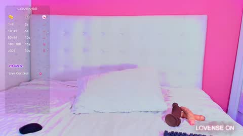 LITTLE AINHOA  online show from December 5, 2024, 10:45 pm