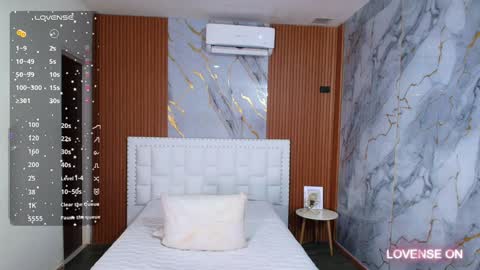 LITTLE AINHOA  online show from December 11, 2024, 7:03 pm