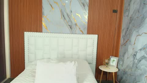 LITTLE AINHOA  online show from December 18, 2024, 3:37 am