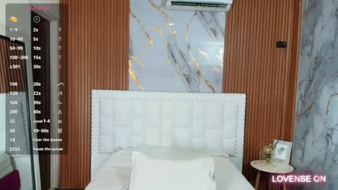 LITTLE AINHOA  online show from December 20, 2024, 8:34 pm