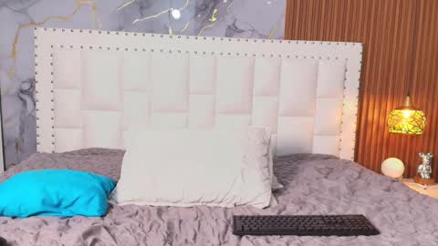 LITTLE AINHOA  online show from February 19, 2025, 10:31 pm