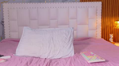 LITTLE AINHOA  online show from September 13, 2025, 7:13 pm