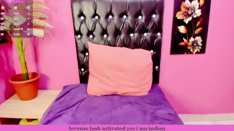 PARADISEQUEEN online show from April 22, 2026, 7:33 am