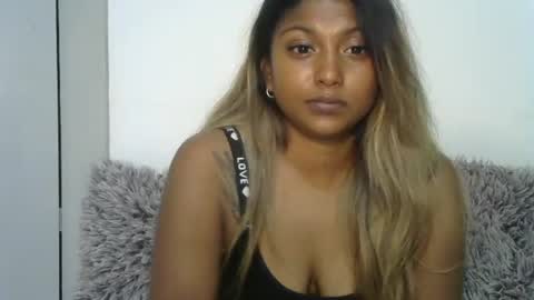 indianqtpie6 online show from November 10, 2025, 6:40 pm