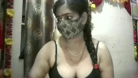 indiansexyqueen online show from December 17, 2025, 10:05 pm