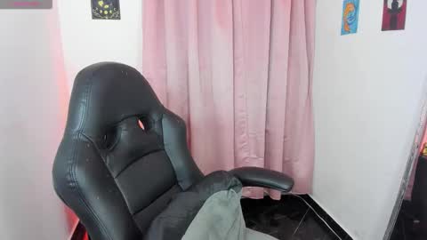 Snapshot of indra_cam chatting on February 4, 2026, 3:23 am Diana online show from February 4, 2026, 3:23 am