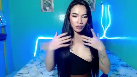 Snapshot of indra_mae chatting on April 18, 2026, 8:42 pm Mae online show from April 18, 2026, 8:42 pm