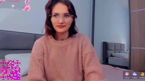 Kira online show from October 13, 2025, 4:01 am