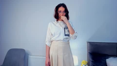 Kira online show from October 23, 2025, 4:23 am