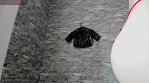 MOLLY online show from October 3, 2025, 3:53 pm