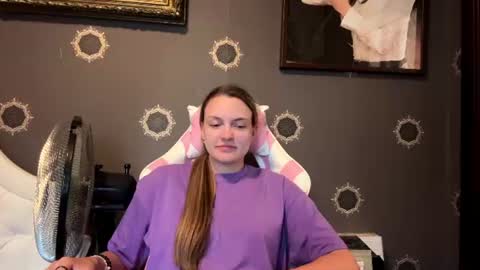 Snapshot of ingaswancey chatting on July 16, 2026, 4:35 pm Emmi online show from July 16, 2026, 4:35 pm