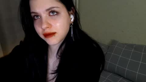 Mia online show from April 5, 2026, 2:25 pm