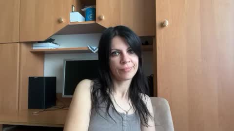 Snapshot of injaathome chatting on July 17, 2026, 7:04 am InjaAtHome online show from July 17, 2026, 7:04 am