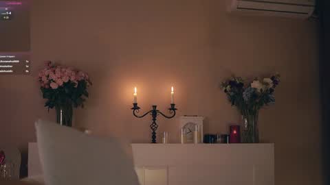 Im Senise Welcome to my room My instagram  online show from December 27, 2024, 9:17 am