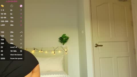 Snapshot of innnerlight chatting on February 6, 2026, 12:04 am Mila Reef online show from February 6, 2026, 12:04 am