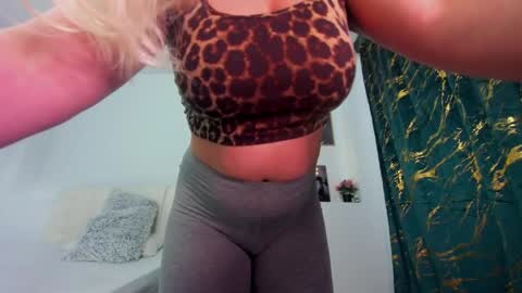 Snapshot of innocent_angell chatting on April 22, 2026, 10:55 pm Eva online show from April 22, 2026, 10:55 pm